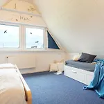 Am-hohen-ufer-reetdach-haus-ocean-breeze-123 Nyaraló *
