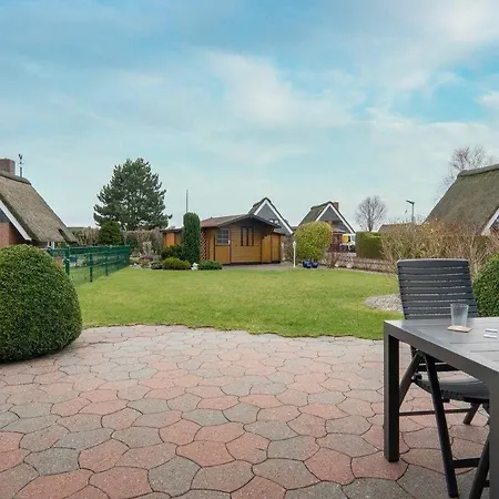 Am-hohen-ufer-reetdach-haus-ocean-breeze-123 Feriehus