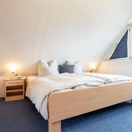 Am-hohen-ufer-reetdach-haus-ocean-breeze-123
